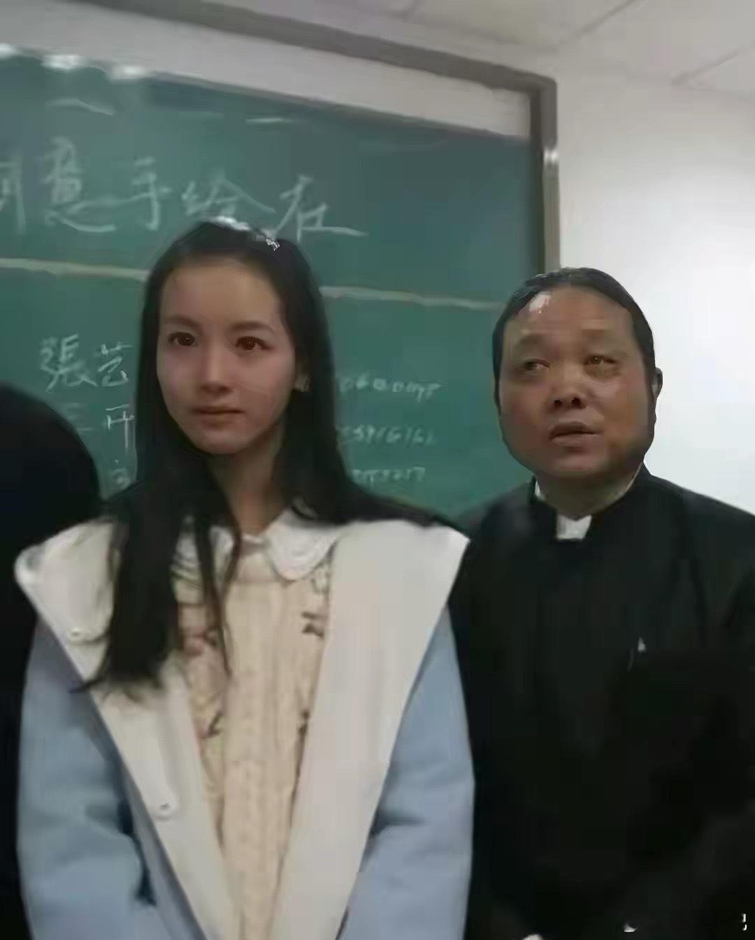 谁能预料到，当初不起眼的小女孩成了大明星