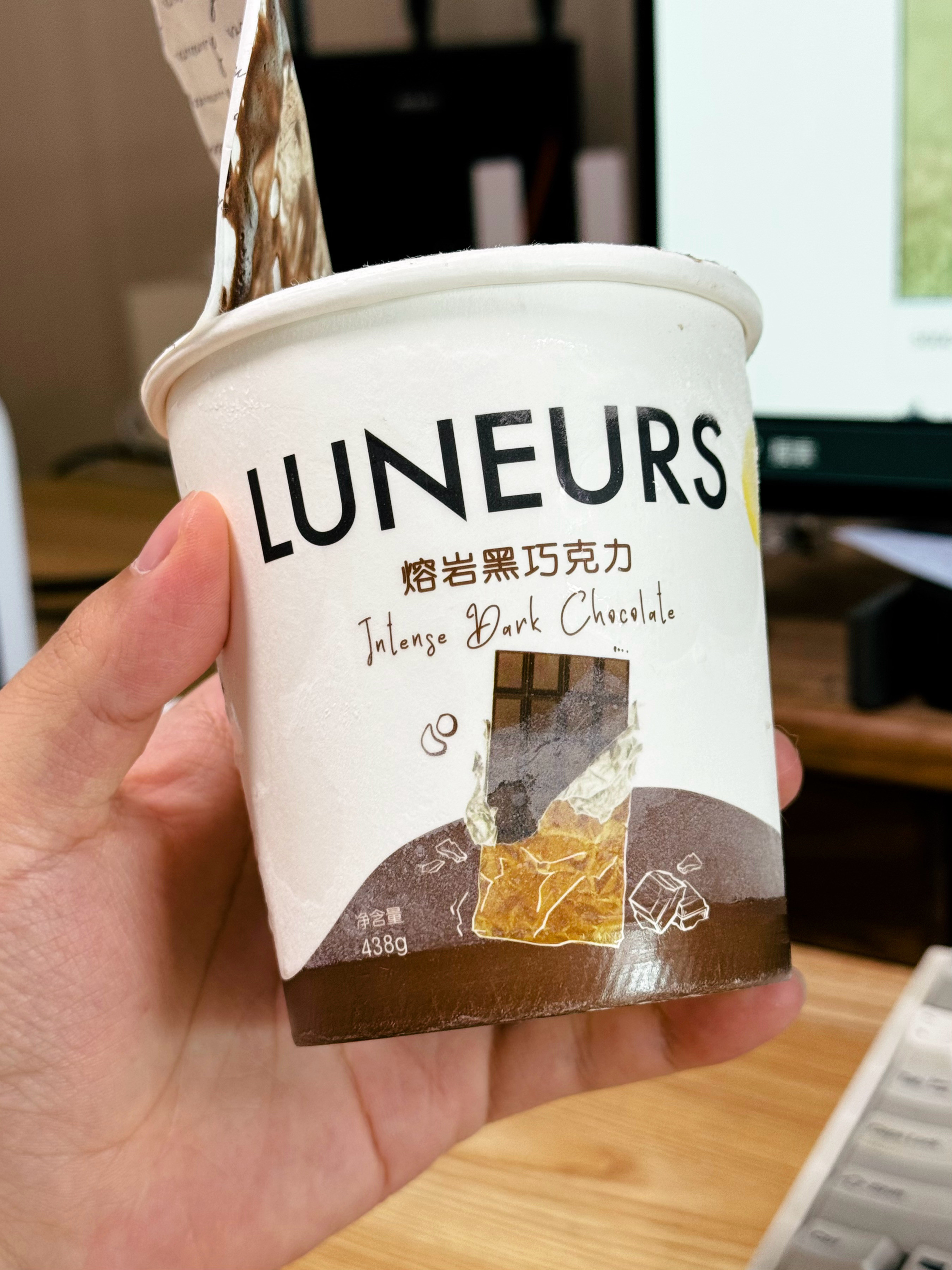 家人们！！新买的冰激凌太棒了！！我吃到停不下来[哭哭][哭哭]咋能这么好吃啊？？