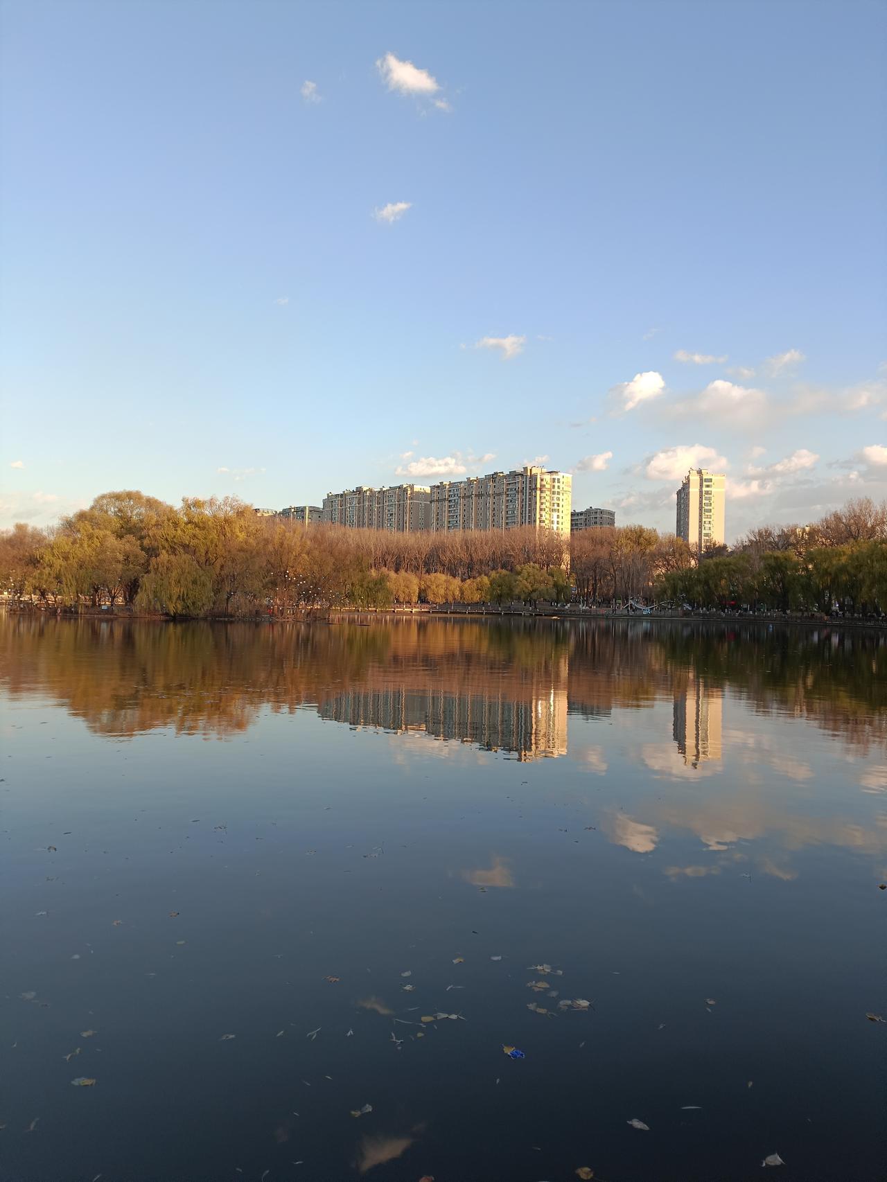 冬季是心脏的“多事之秋”，这四件事它可太怕了。首先是寒冷刺激，像天刚亮就去晨练