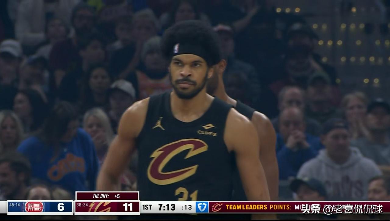 下面是一条关于骑士当家中锋阿伦的坏消息！今天骑士坐镇主场迎战实力强大的活塞，目前