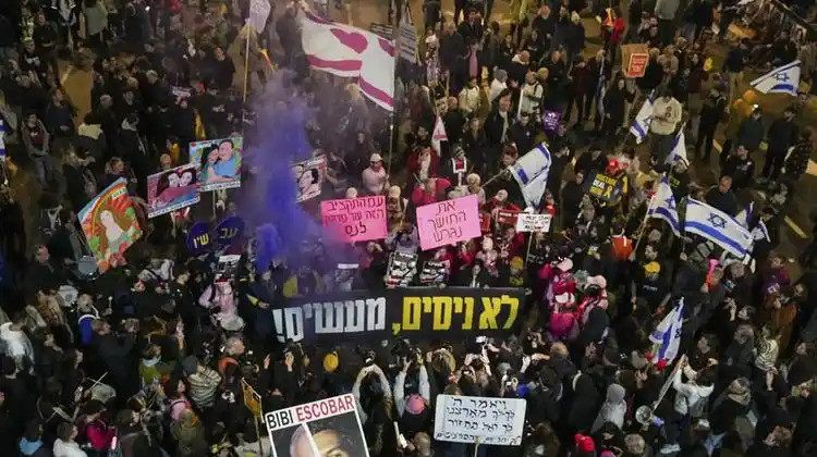 以色列民众怒了要内塔尼亚胡下台啥情况？以色列炸锅了！特