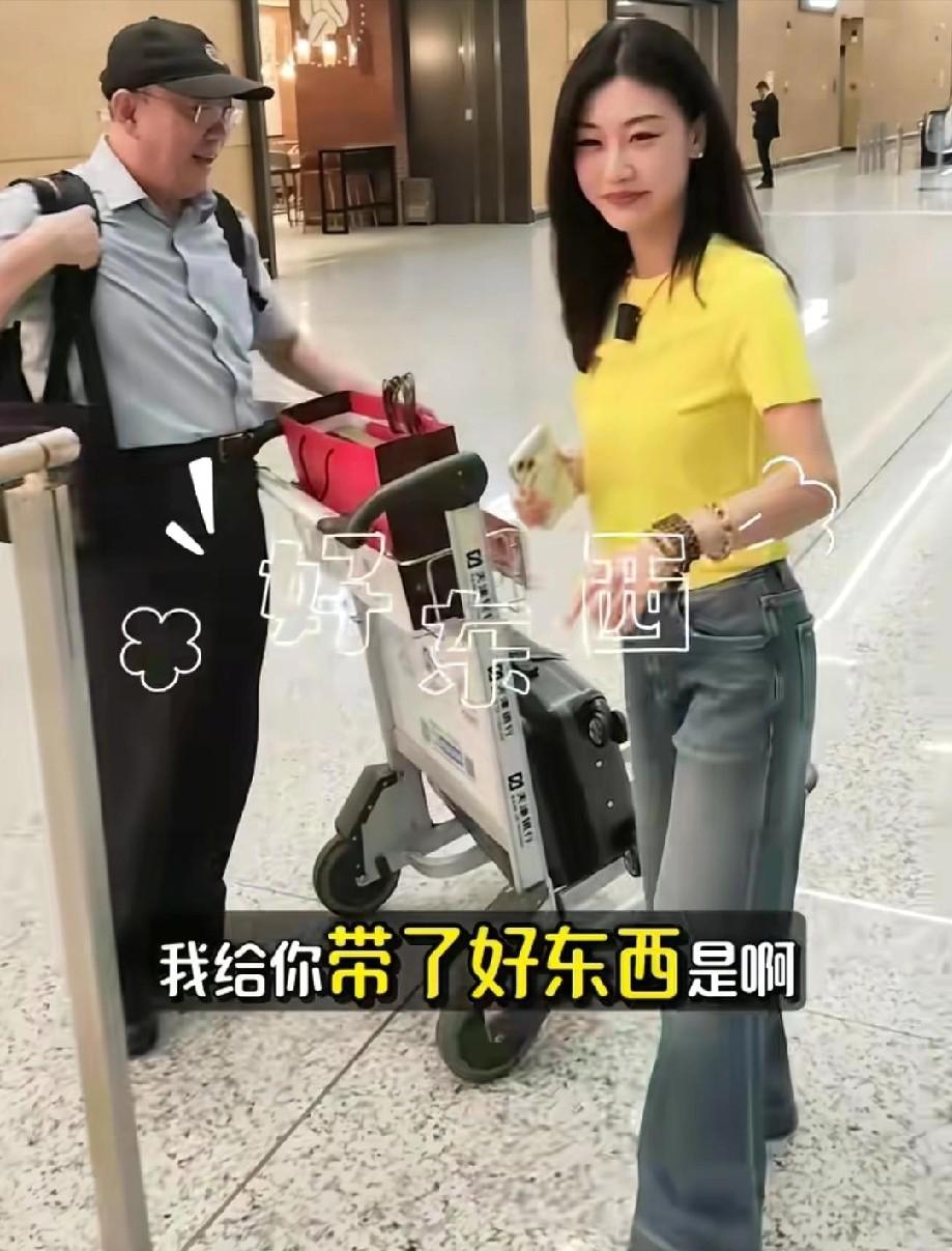 台湾名嘴郭正亮又来大陆了，跟着三妹逛四川！三妹，本名张小英，四川成都人，毕业于