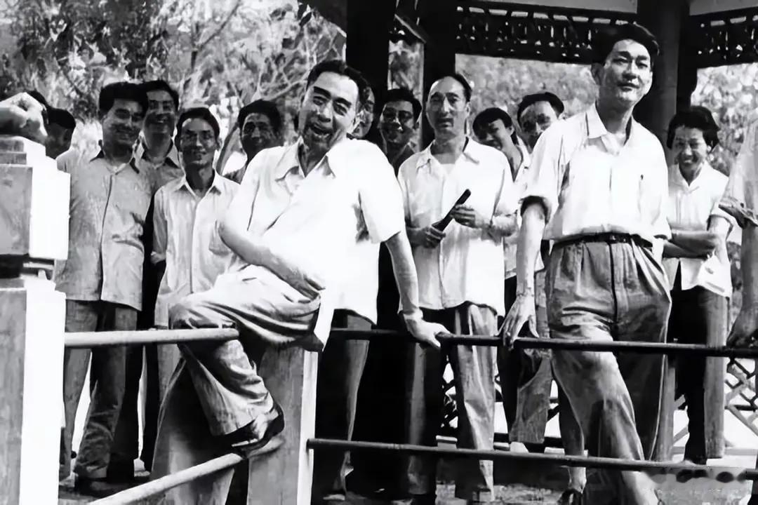 周总理与陈佩斯父亲！