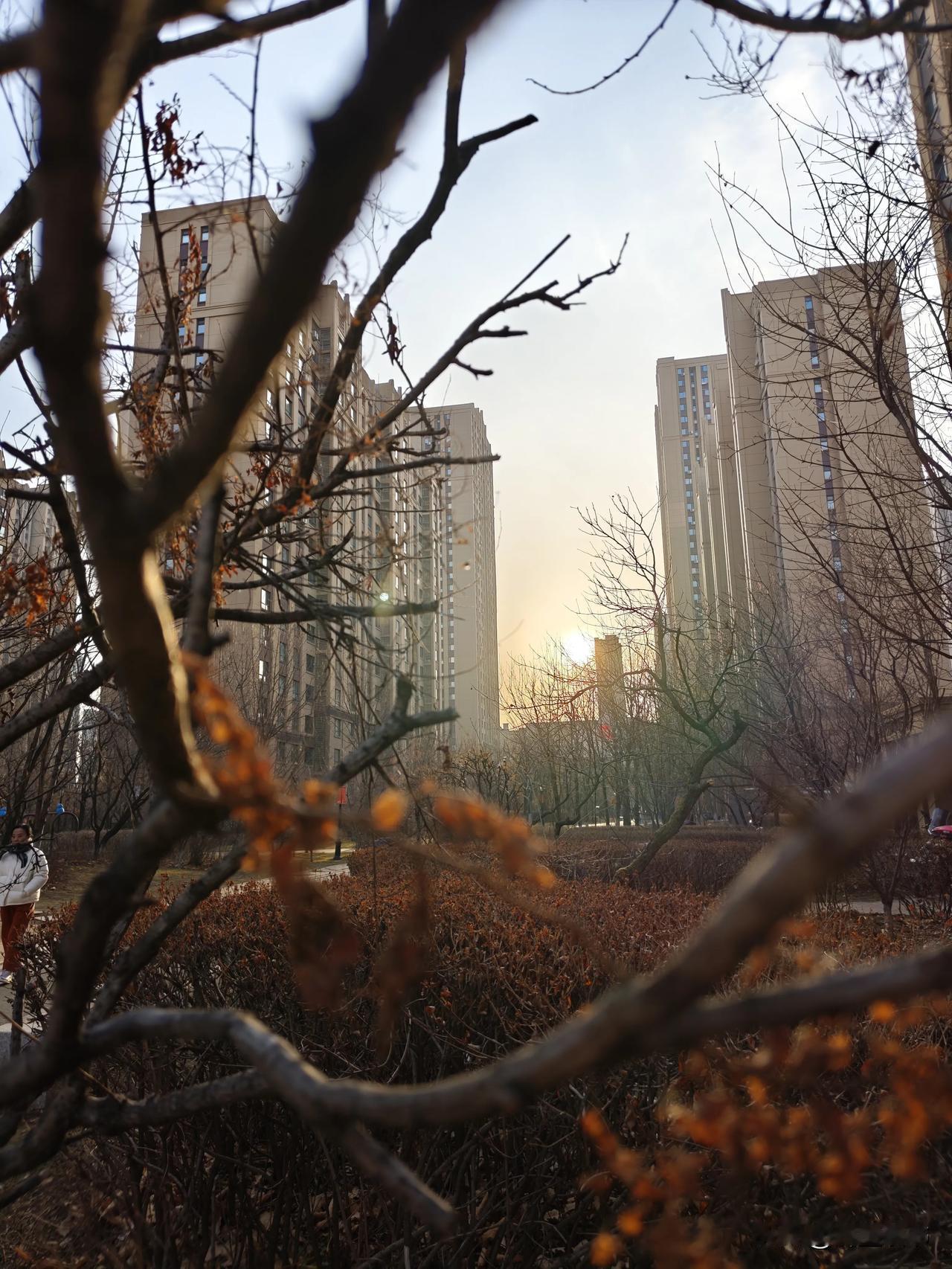 生活不会让你不开心，想多了才会。很多时候，事情本身并没有那么复杂，也没有那