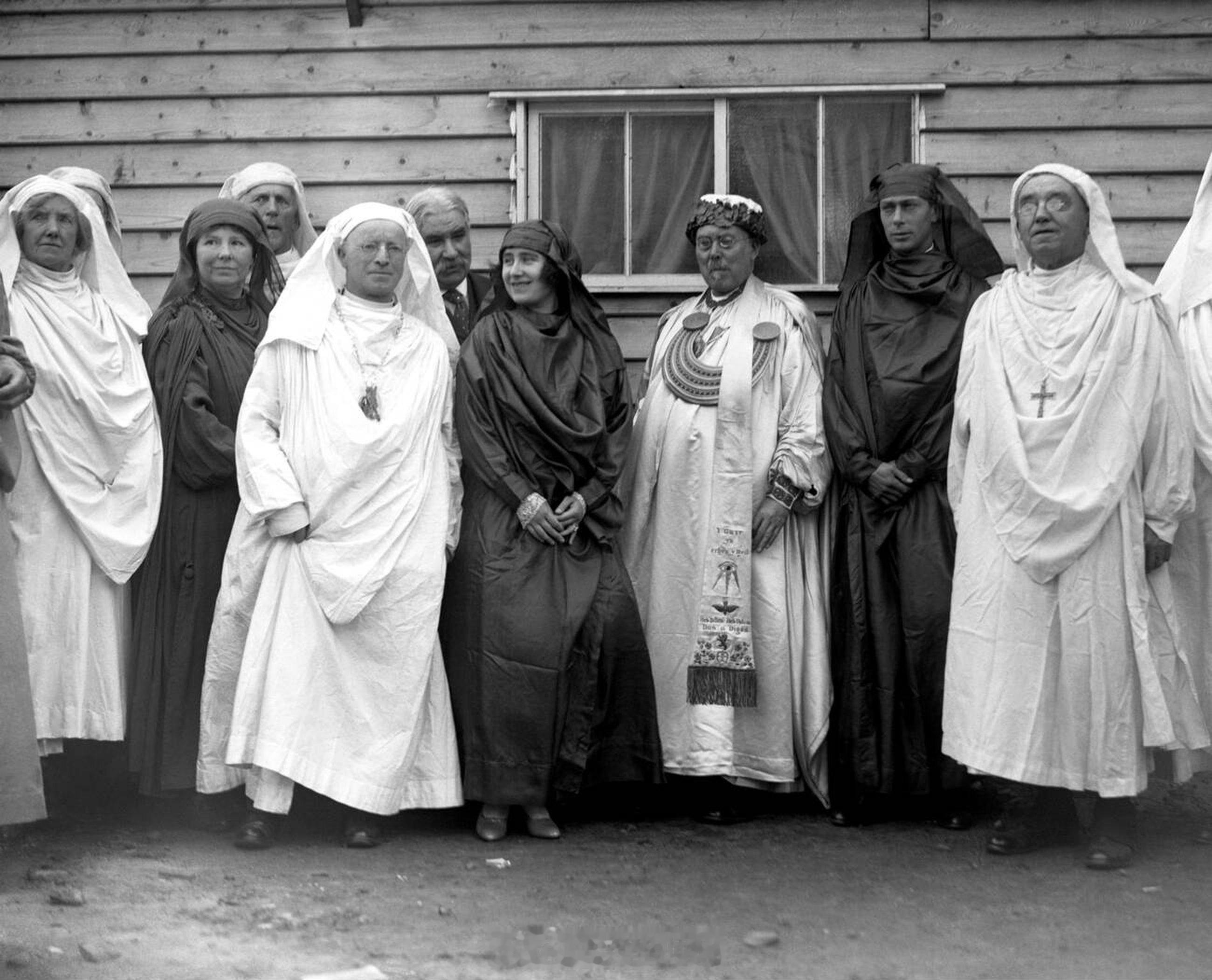 英国王室1926年8月，约克公爵夫妇在威尔士斯旺西参加威尔士音乐节日“Eis