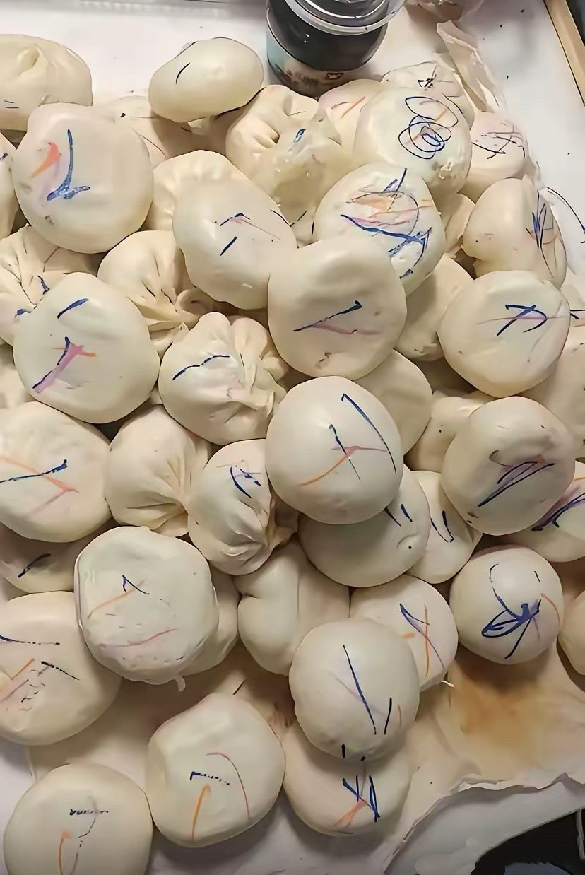 一不注意孙子把我这锅馒头毁了，这馒头还有救吗？