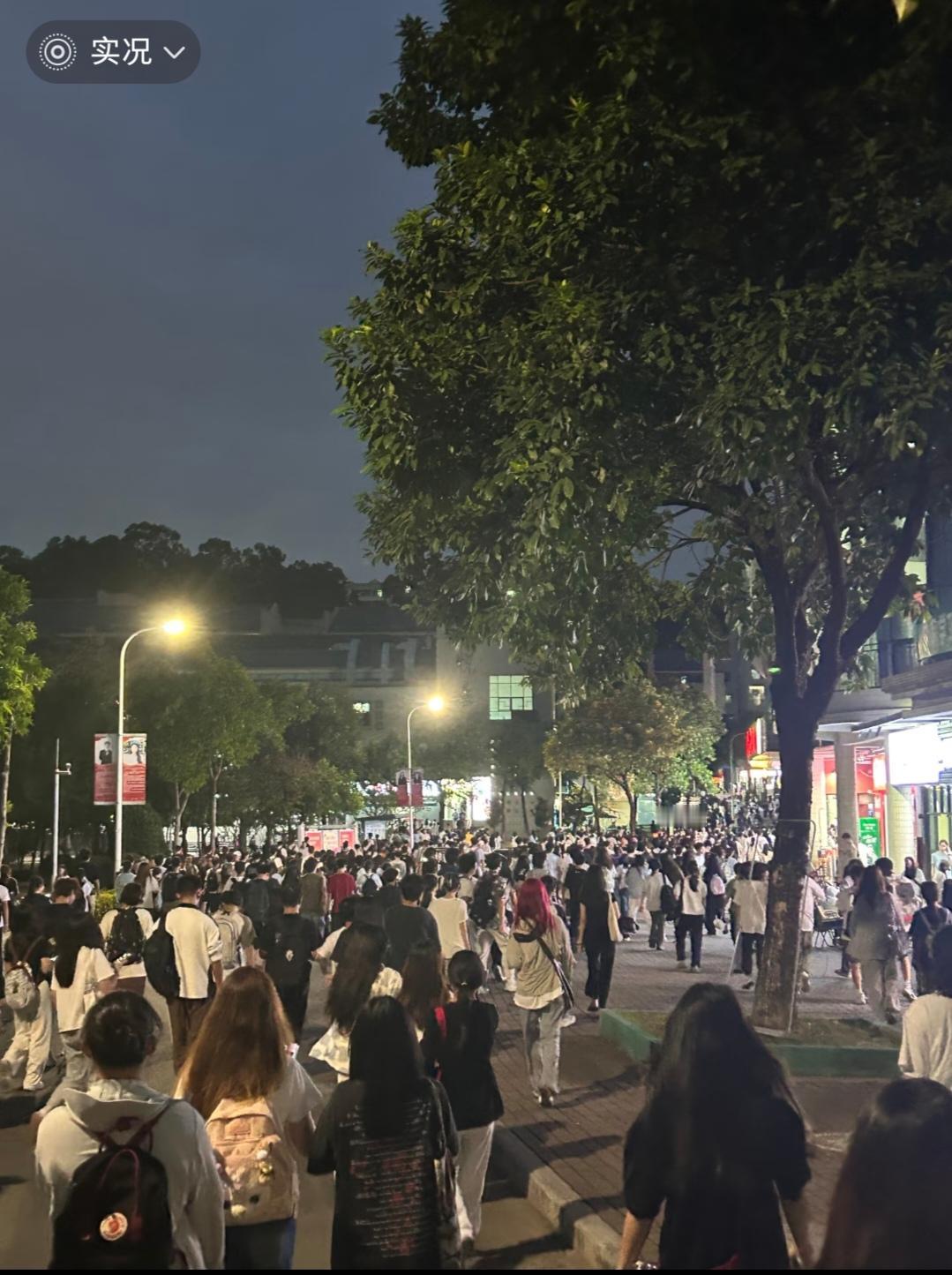 为什么说大学比高中累？是为了一个好位置随便应付的早餐是上水课老师事还多是一