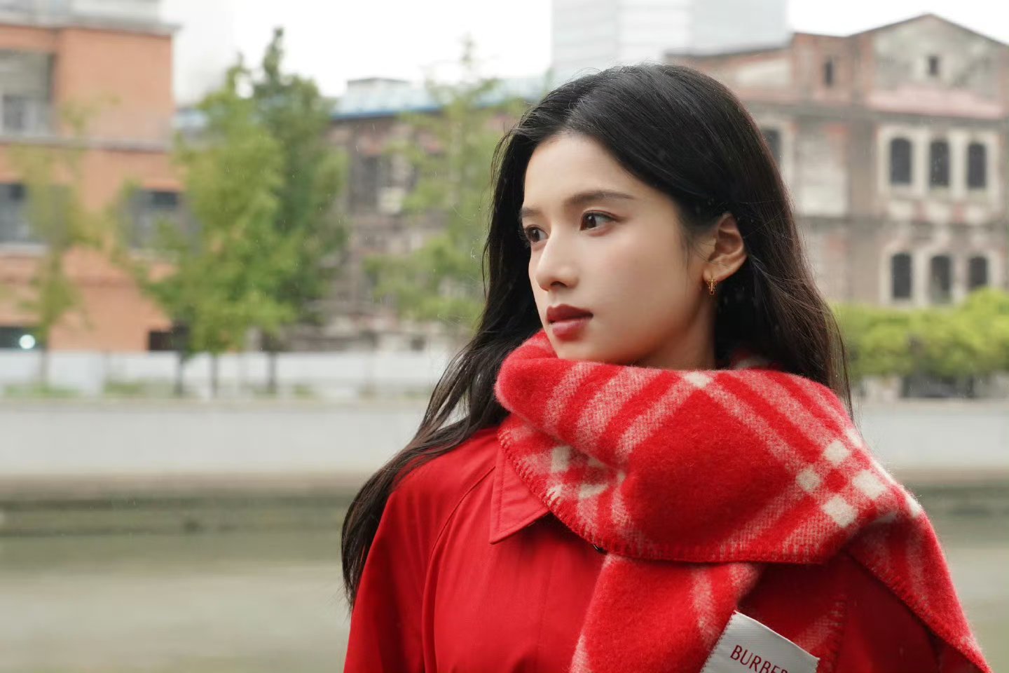 张婧仪好适合红色呀！新的一年我仪要红红火火