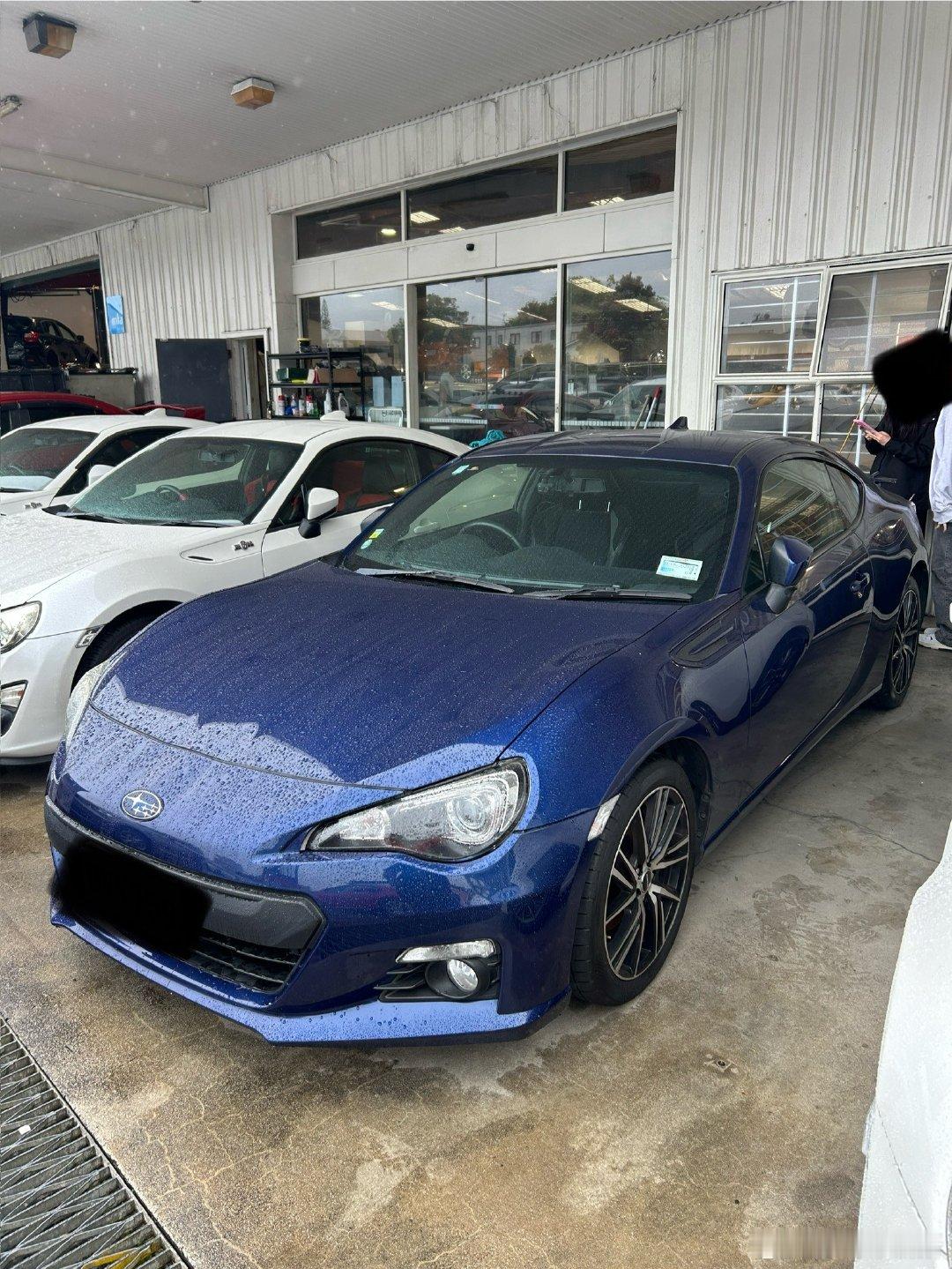 今天帮香港车友收了辆BRZ。一天看了六台车，可以说各有各的问题：有带事故的、有喷