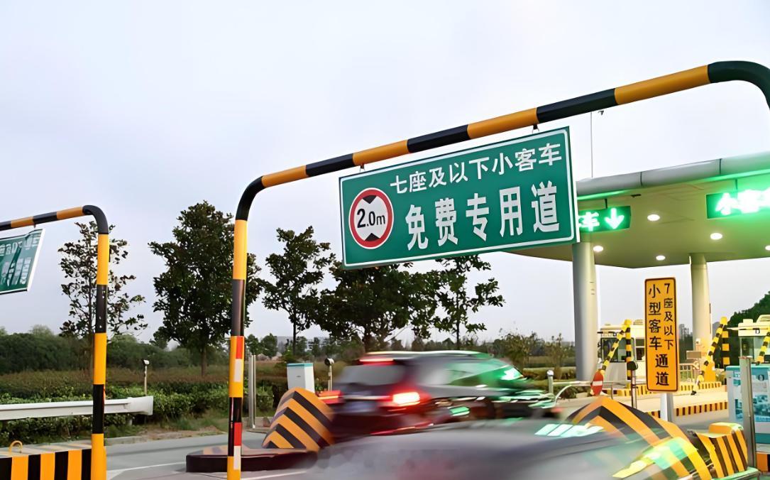 高速全面免费还有多远？2026年4月，我国高速公路总里程已经超过19万公里，并且
