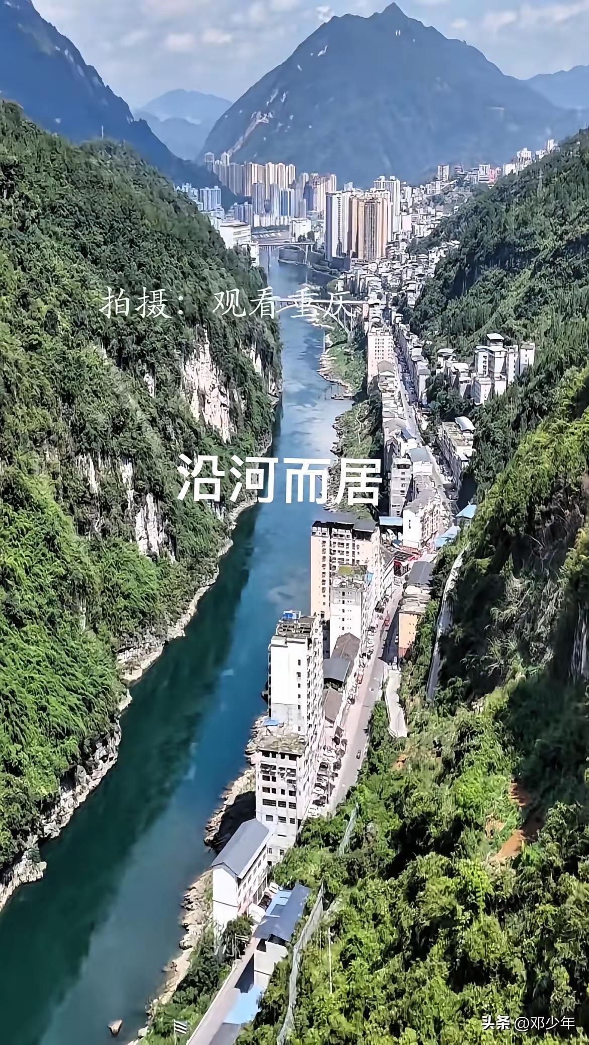 看到网友分享的照片在看看最近重庆彭水山体滑坡造成的灾害和严重后果，以及救援的难