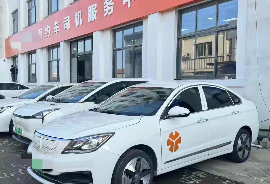 中国人卖掉了全球最多的新能源车，结果赚到手的钱，还不到丰田的一半。2025年