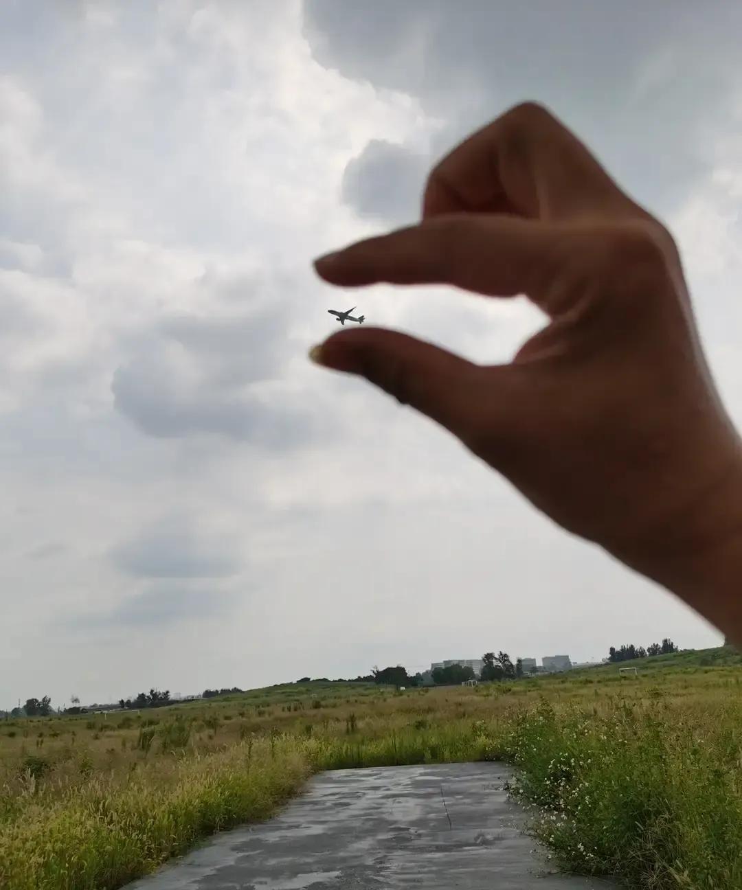 昨晚偷看老公手机，蹦出一条十几年前的旧账。他大学同学突然冒头，说正住院化疗，先