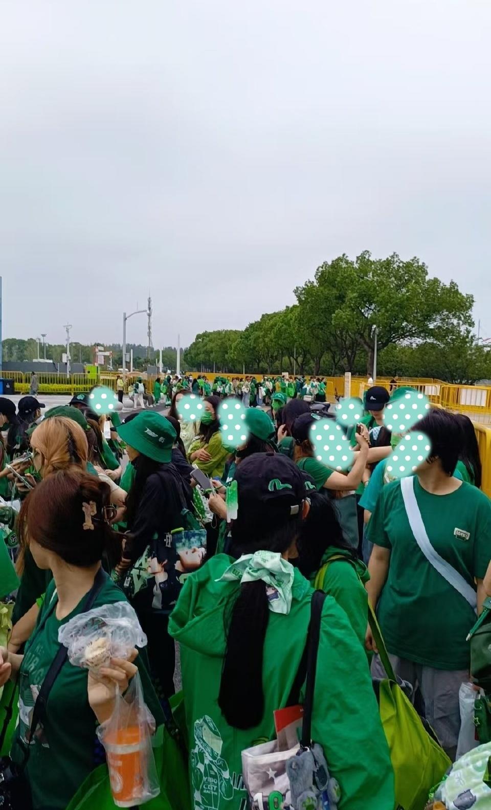 “但是你不够绿”……哈哈哈哈哈哈，笑死了，真的要被摩托姐姐们自带梗的属性笑不行