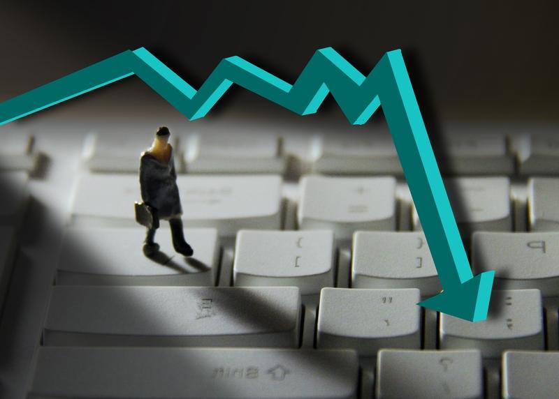 +10万→两天跌停→归零。这不是段子，是我朋友这两天的真实写照。昨天