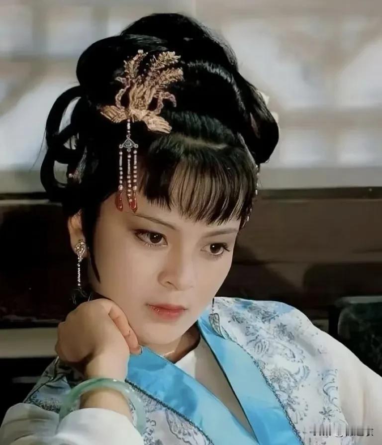 南安太妃来的是贾府，自然要选贾家的姑娘呀，而元春已经是贤德妃了，总不能让她去和亲