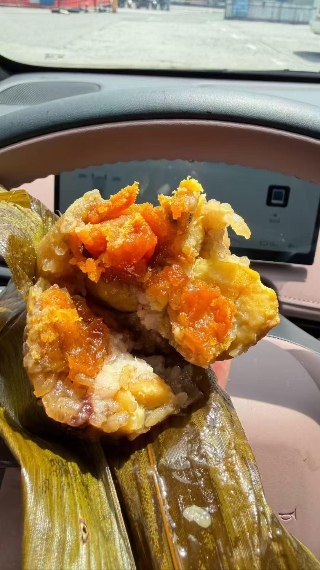 端午一口沦陷✨蛋黄板栗咸肉粽！端午粽子天花板必须是蛋黄板栗咸肉粽，咸口粽子脑袋