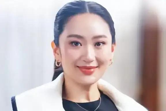 为什么佩通坦要8月22号交材料，同时材料能证明什么事情？首先佩通坦的辩护材料已
