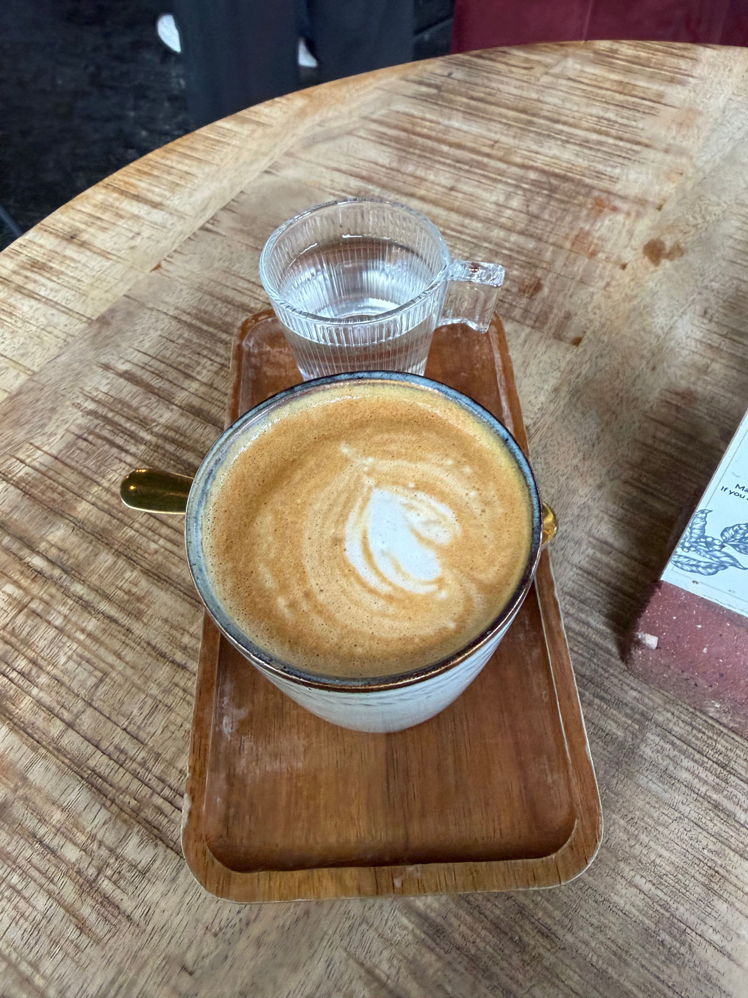 一个人喝杯咖啡​​​