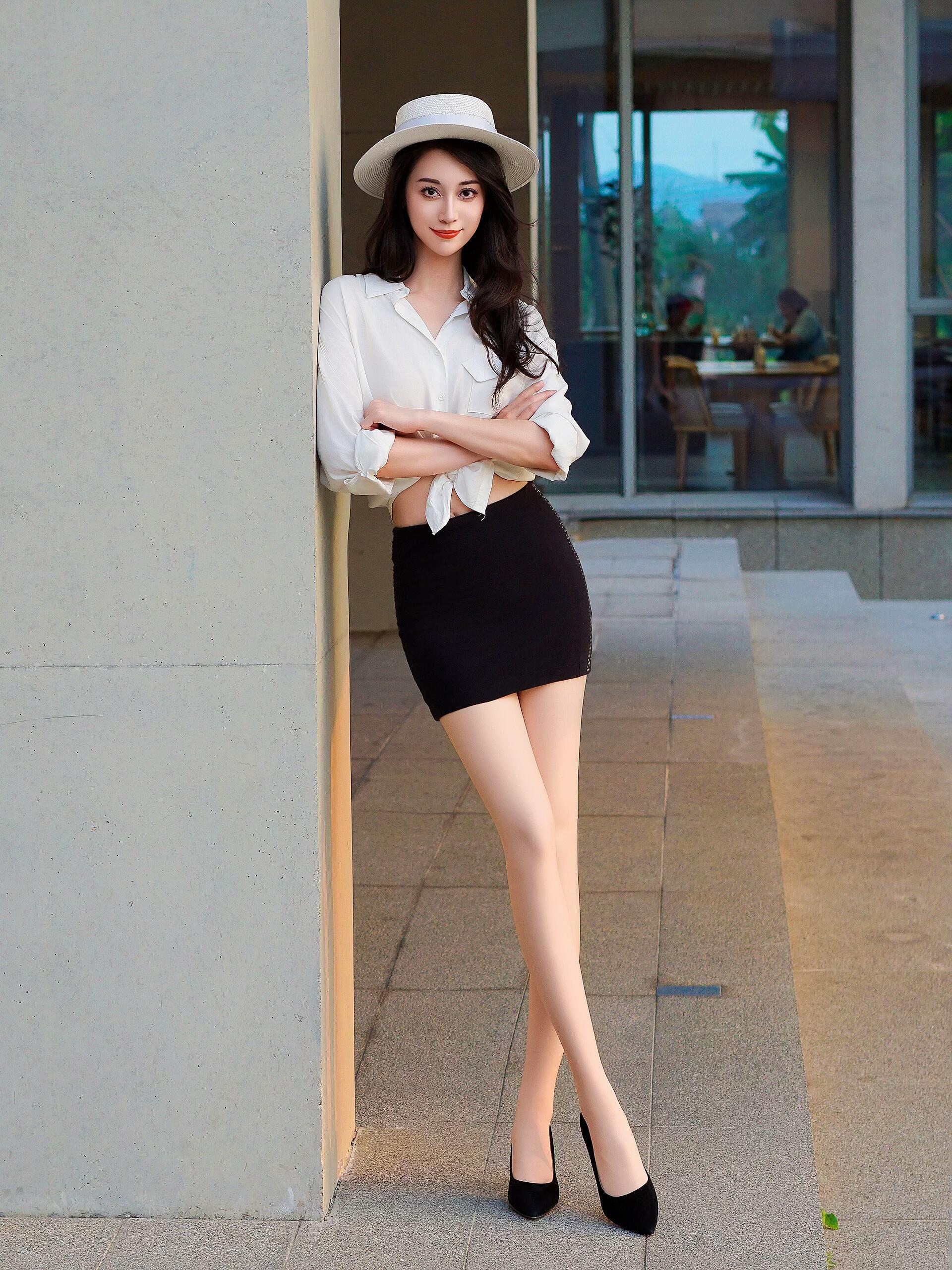 秋冬天来点爵士风～黑白基础的色彩搭配不简单的爵士风格白色珍珠平顶帽很有贵气感高