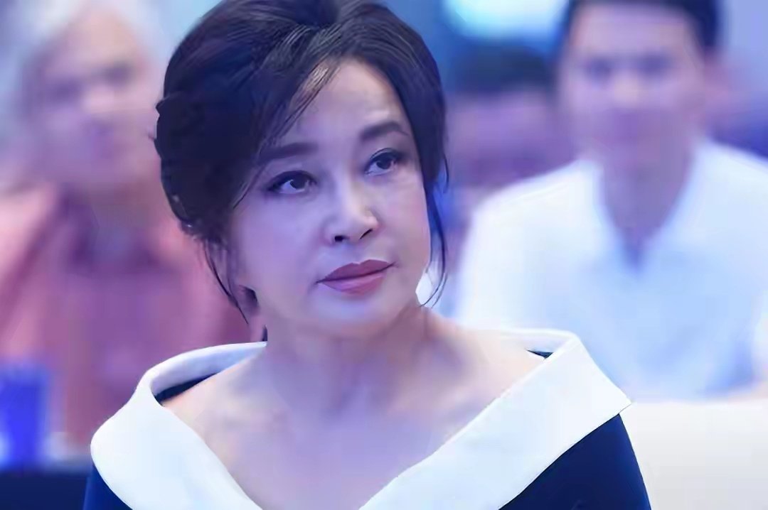 不忍了！刘晓庆终审败诉，公开手撕小38岁前助理，哭诉自己太委屈​