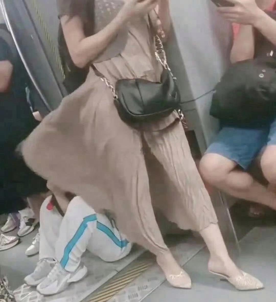 真心疼白裤子大姐