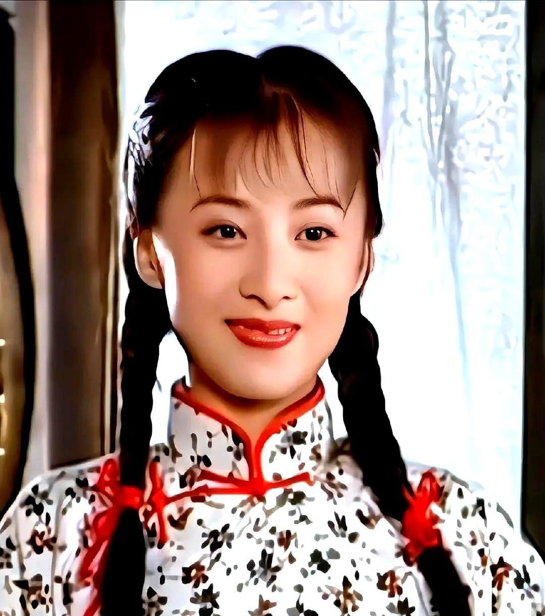 尔豪背了二十年黑锅，可云孩子的生父，其实是陆振华。整个陆家，从上到下都在捂这个