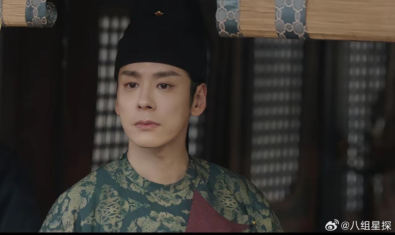 杨紫《锦绣芳华》里，刘畅与何惟芳和离后，还一直纠缠她，是因为爱吗？​刚开始何惟芳