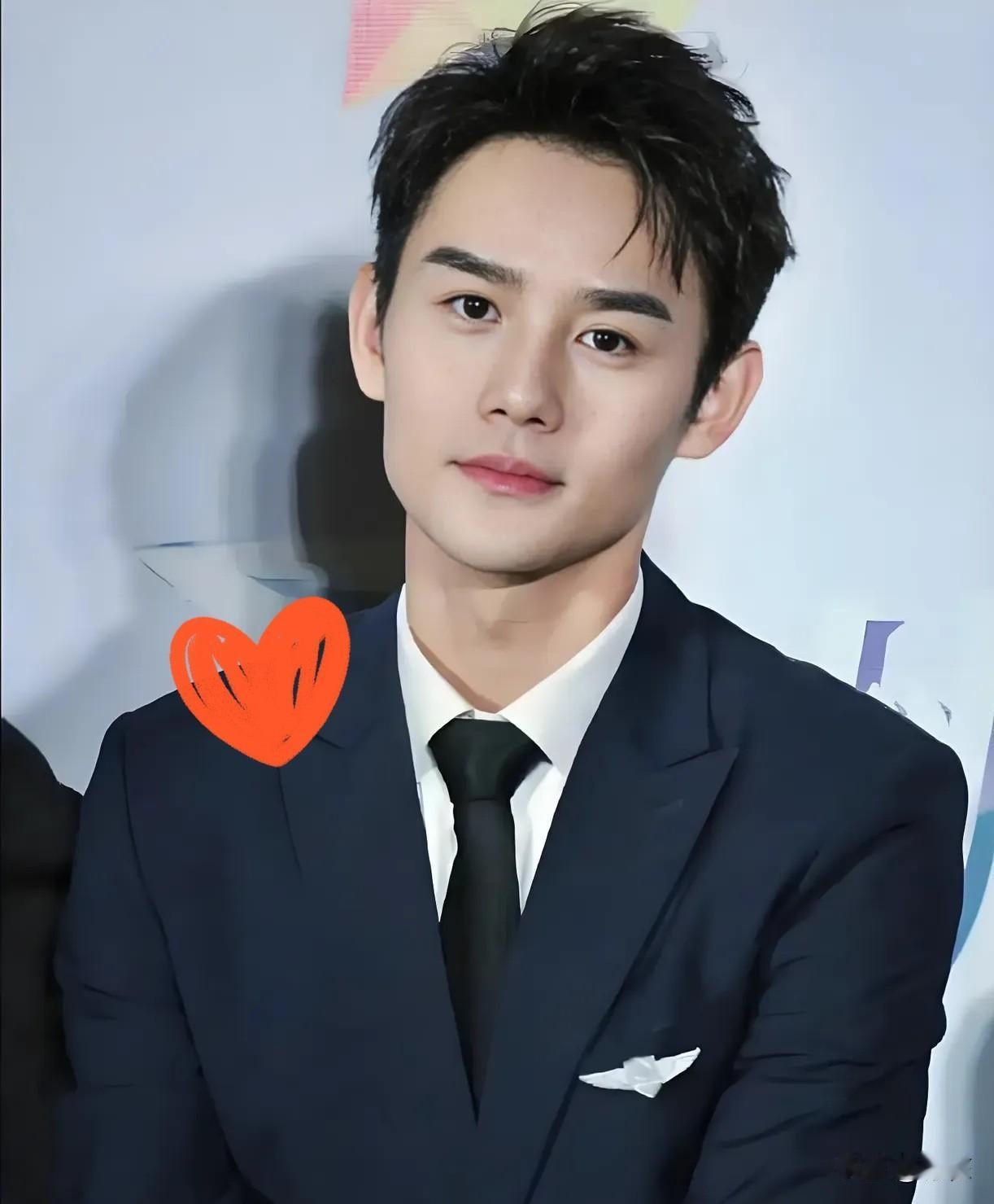 整个娱乐圈里，王凯是最让我摸不着头脑的一个。他今年才44岁，正是演员出作品