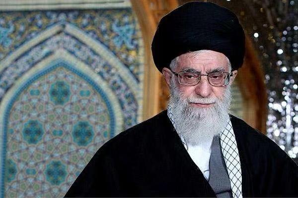 传说中的伊朗蚊子舰队上场！特朗普急下令，穆杰塔巴听了中国的劝伊朗出动革命卫队