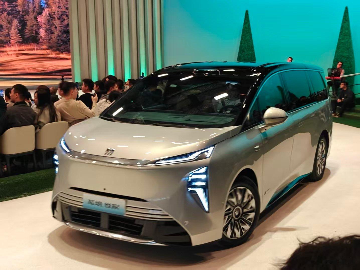 GL8是陆地公务舱的话，至境世家就是陆地湾流了，15mm澳洲羊毛地毯是真的顶，各