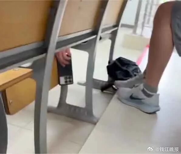 #浙江宣传谈偷拍者该不该被开除学籍#【偷拍者，该不该开除学籍】#两起高校偷拍事件