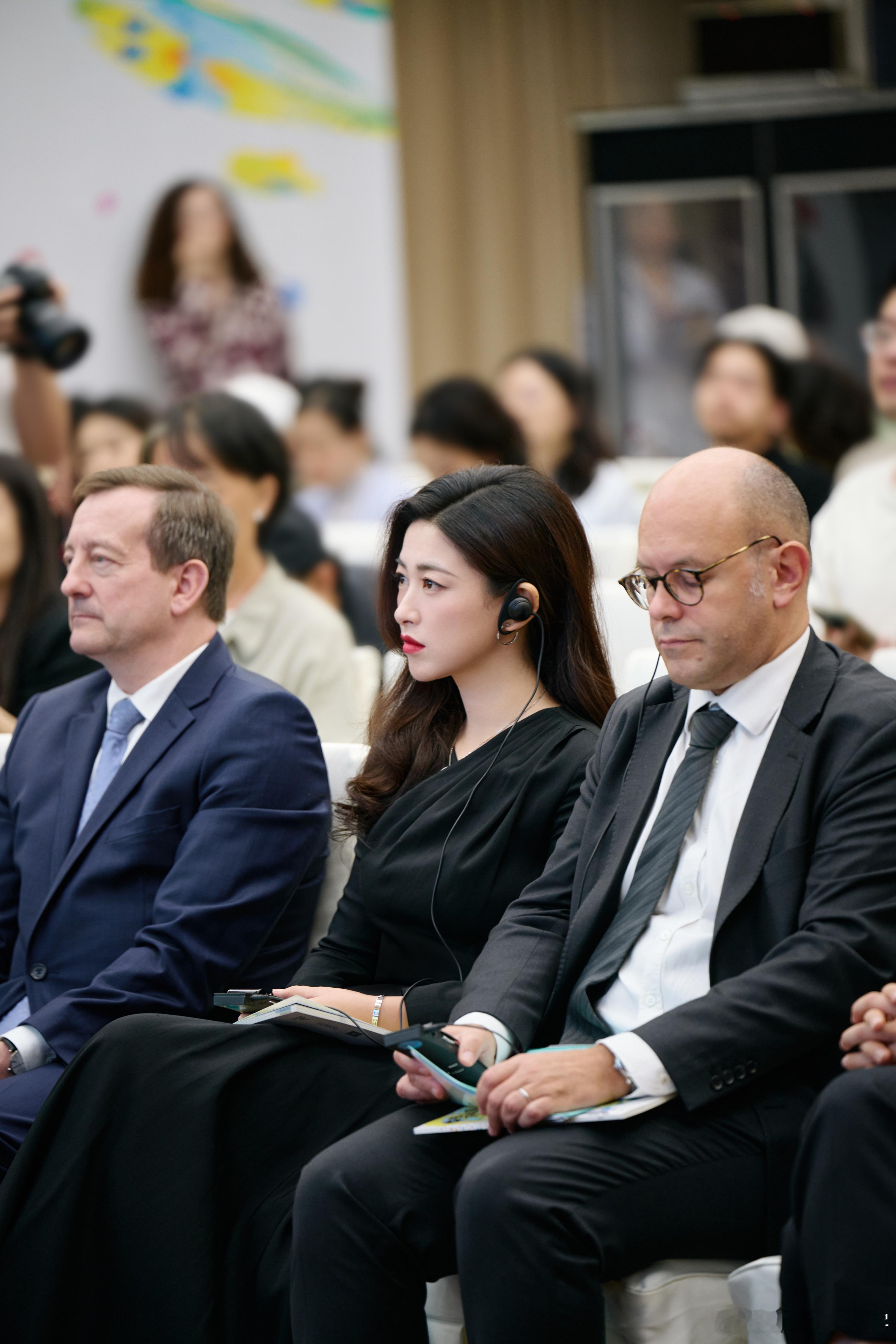 朱珠allblack优雅成这样出席中法环境月开幕式，不仅官宣推广大使身份，一身a