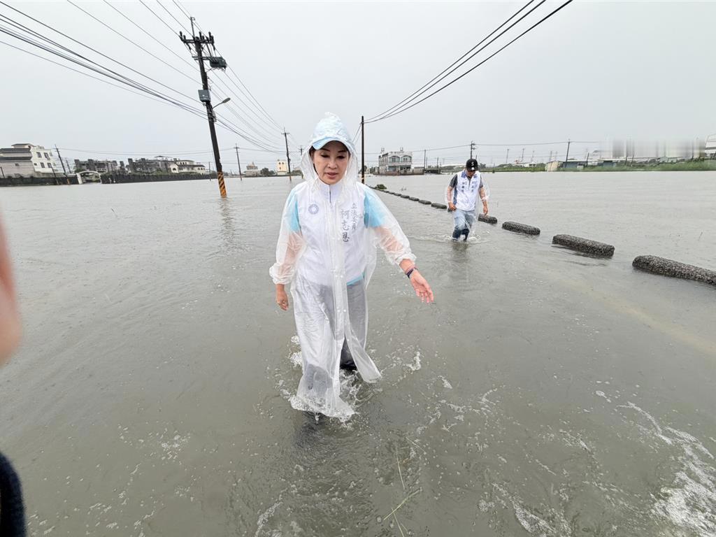 柯志恩积极勘灾将重演“韩流”？高雄人吐“柯势力”大白话高雄豪雨狂炸多地成灾，国