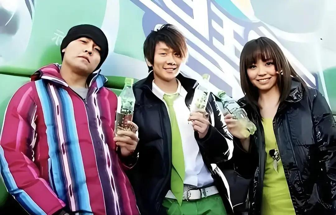 百事雪碧抢周杰伦抢出10亿差价2007年，百事把周杰伦让给雪碧。第二年雪碧