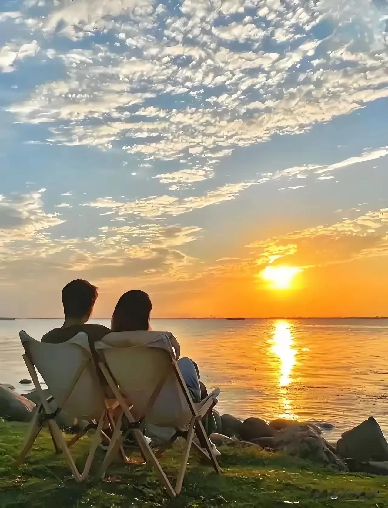 男人找一个一眼定终身的女人很重要男人和女人区别很大，男人如果第一眼不爱一个女