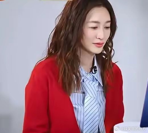 李小冉，被打脸了！3月28日，久未露面的李小冉跟好友连线倾诉，坦言自己说话不算话