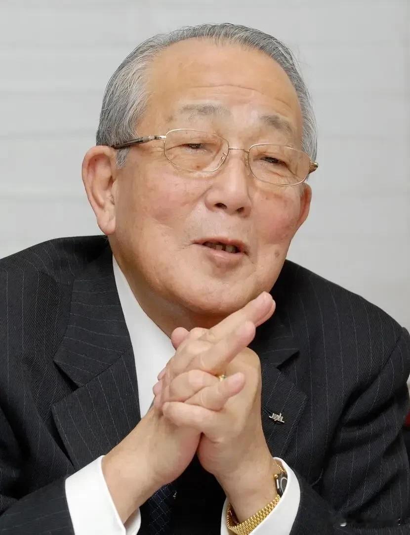 稻盛和夫说：“不要把自己活成一个落难者，急着告诉所有人你的不幸。成长本就是孤立无