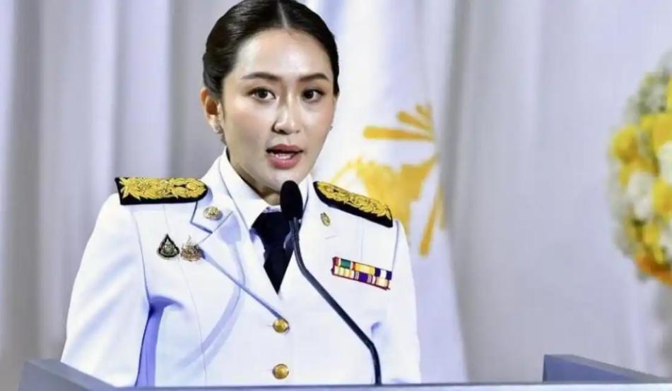 佩通坦出手惩治内奸了！在被泰国宪法法院解职总理一职以后，佩通坦依旧担任为泰党