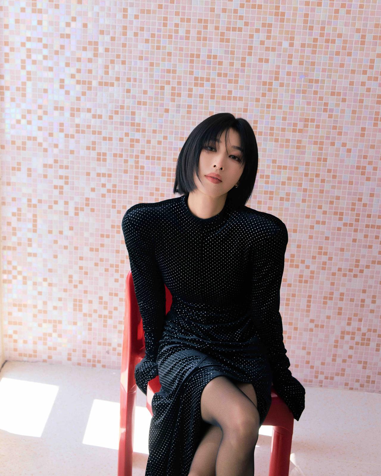 张俪，黑丝真美