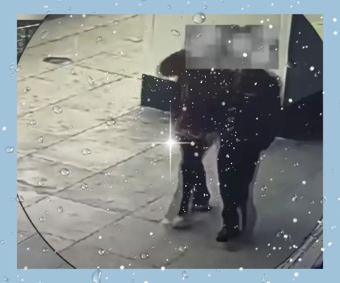 “胆子真大！”近日，浙江杭州，一男子穿着“上将”军装，出现在高铁站，接女朋友一起