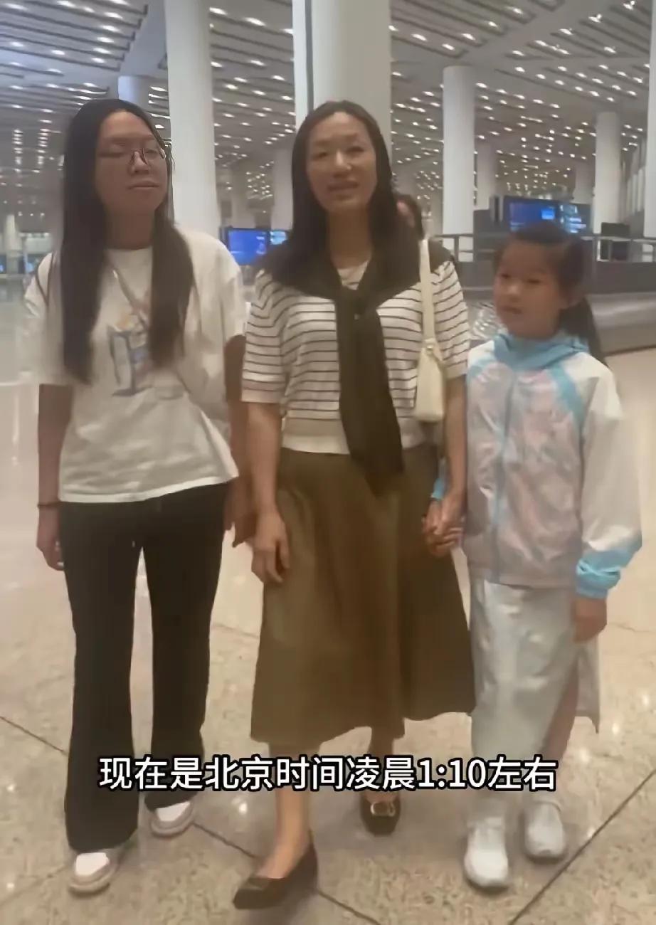 【北京汇合记】家人们！许健华带着妹妹们和浩男的两位战友终于在北京碰头啦！没有老谢