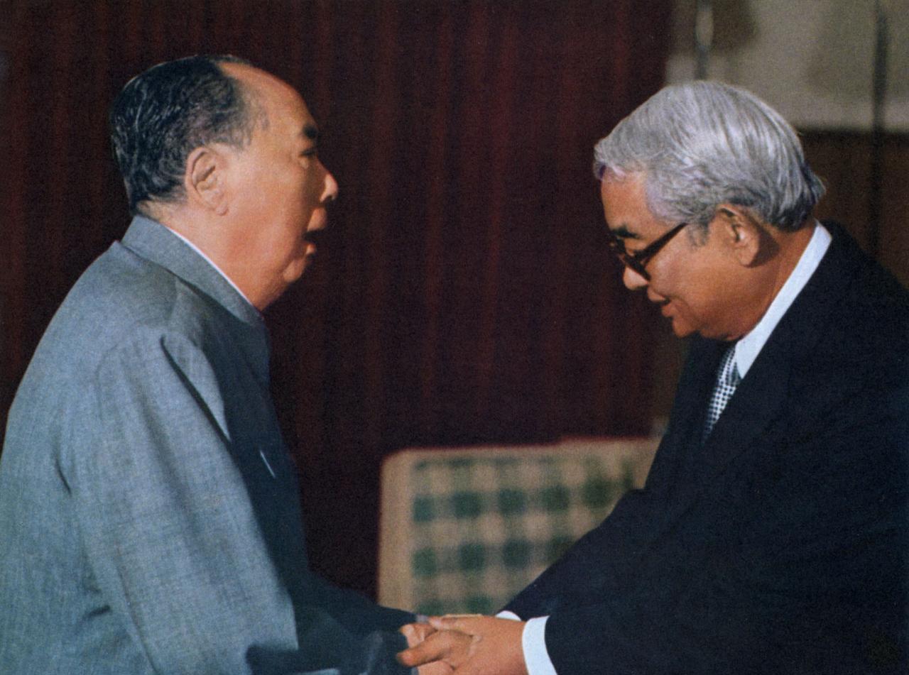 1975年7月1日毛主席对泰国总理说：我管不了那么多了。当天上午，老人家在游