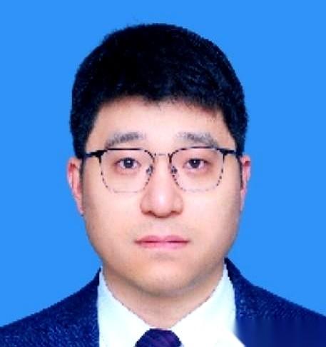 39岁，正教授，博导。就这几个字，砸得我半天没回过神来。我身边83年的哥们儿