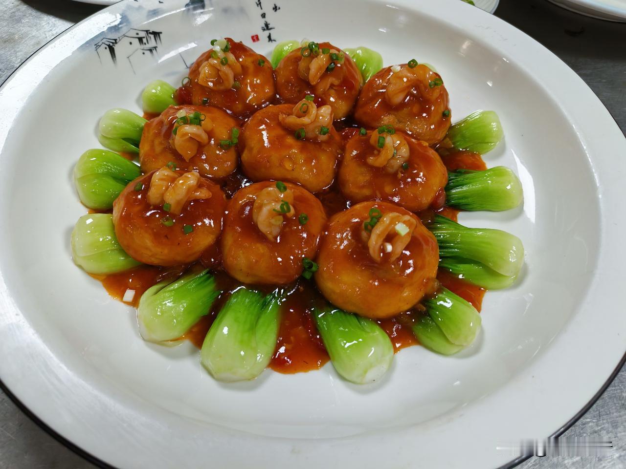 人间最暖的光景，不过是过年时，一家人围坐，笑意盈盈，烟火可亲。年味一到，心就