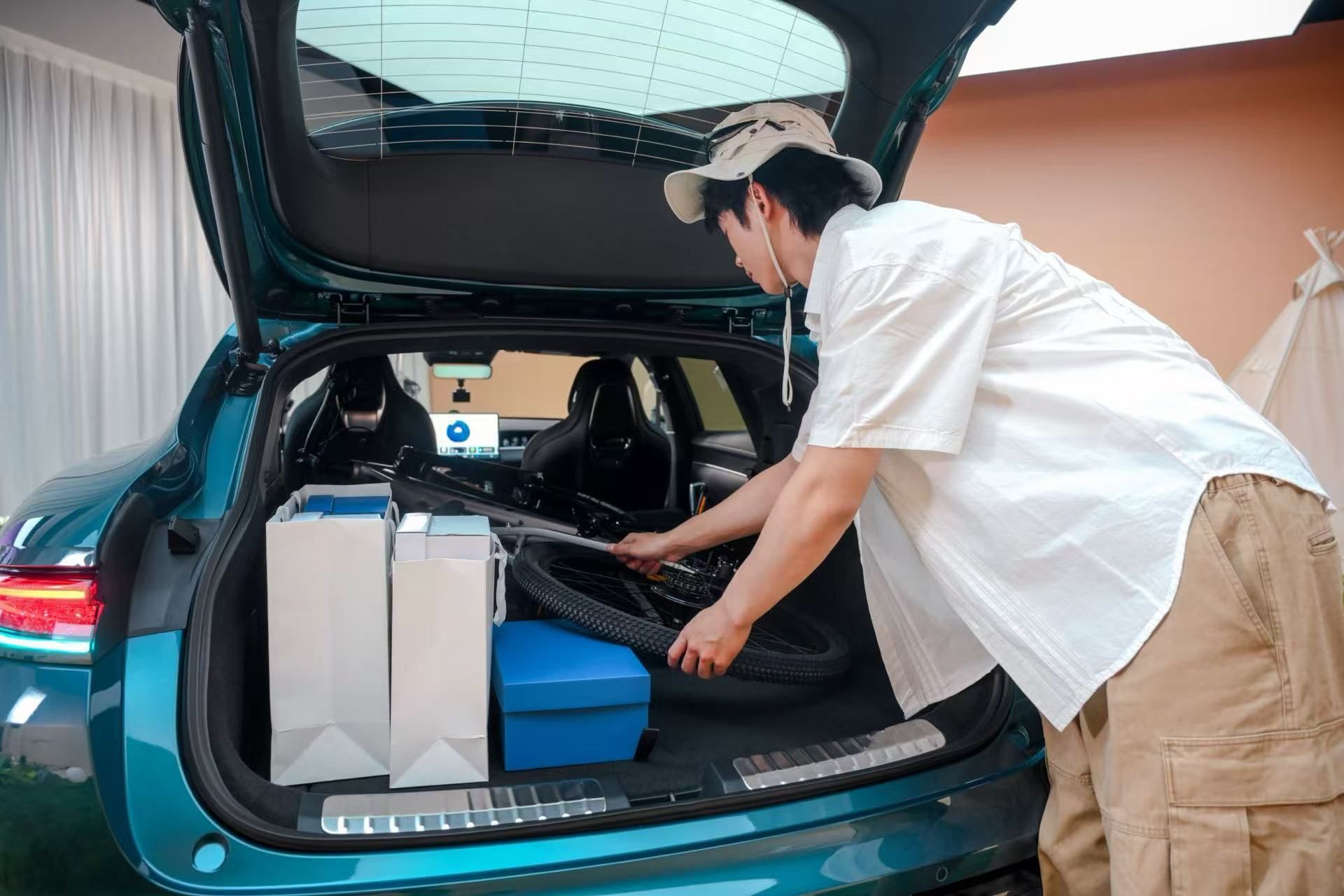 尚界Z7T猎装空间首次揭秘作为鸿蒙智行首款猎装车，尚界Z7T把优雅和能装平衡得