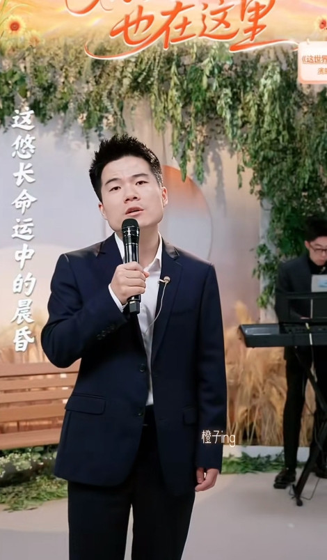 要说董宇辉和老俞关系依旧挺好，估计是不大可能了，昨天董宇辉出圈三周年，全网都