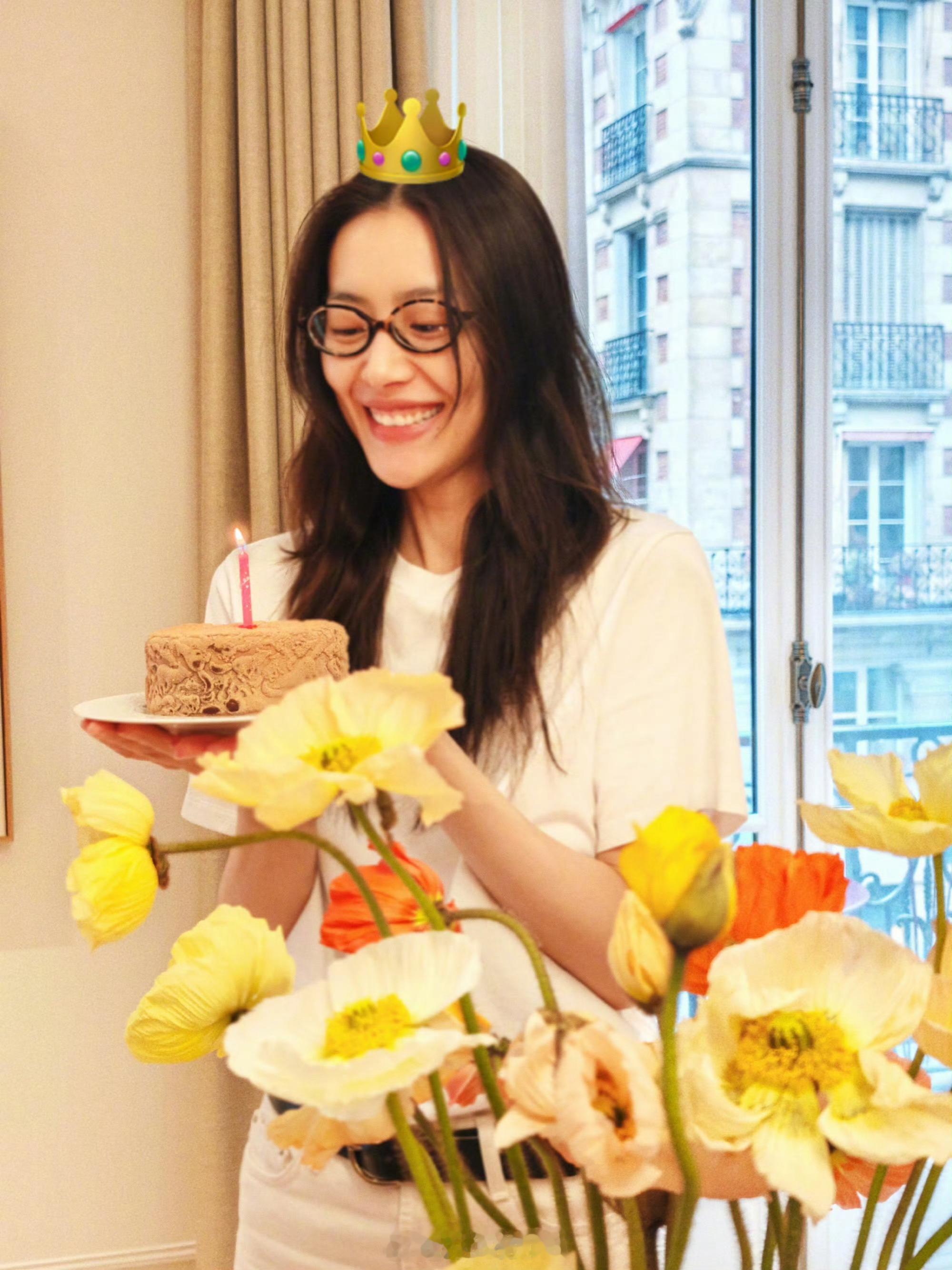 刘雯的38岁生日，造型美呆了，活力又阳光的大表姐，永远开心呀！