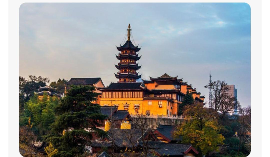 去年5月份到南京一游。南京与武汉一样，同为副省级城市。但是：一、南京市区面积
