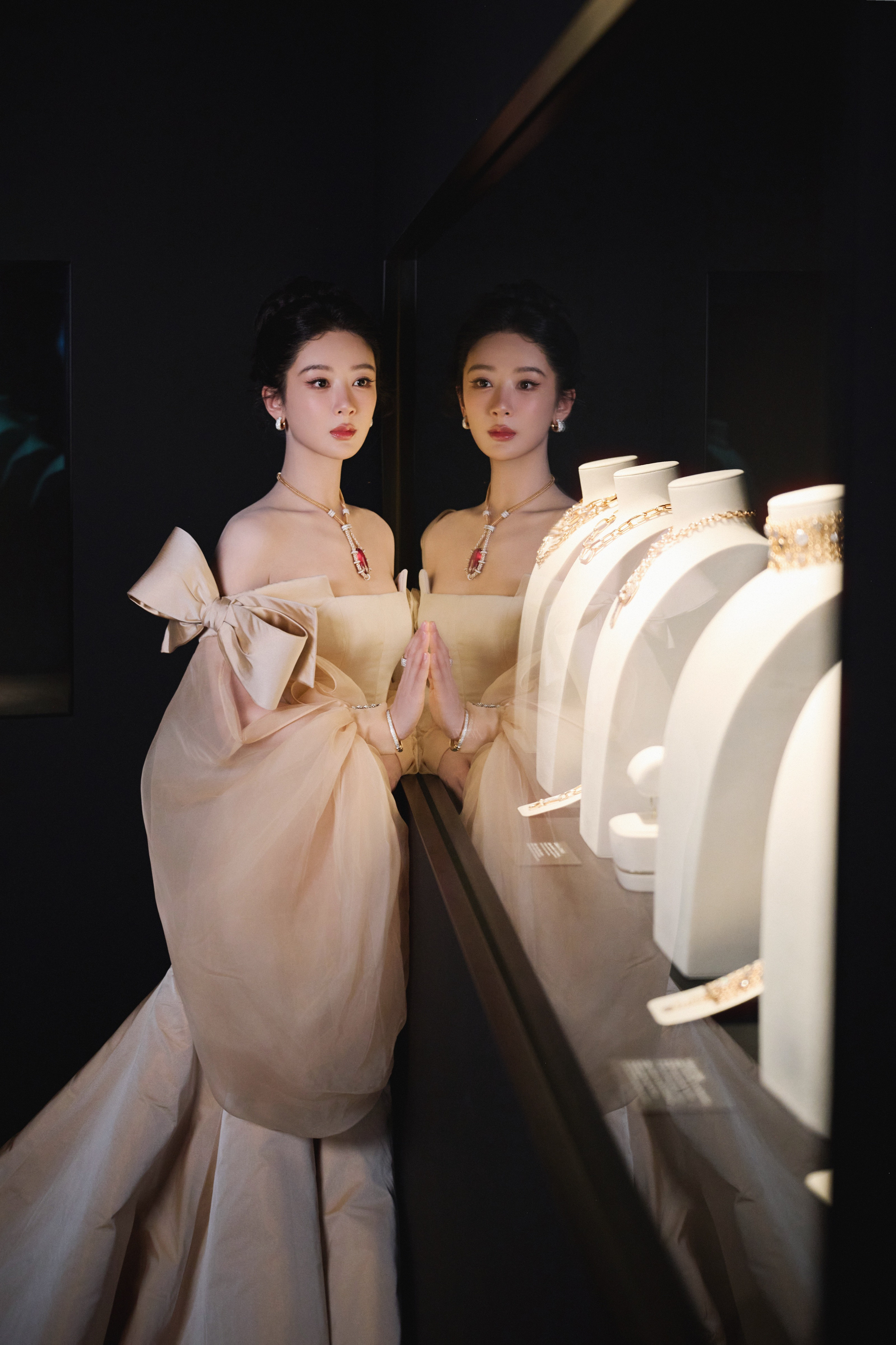 杨紫yz杨紫董竹君yz杨紫玉兰花开君再来繁星之下盼晨曦，黄昏之后思蝉鸣，皎